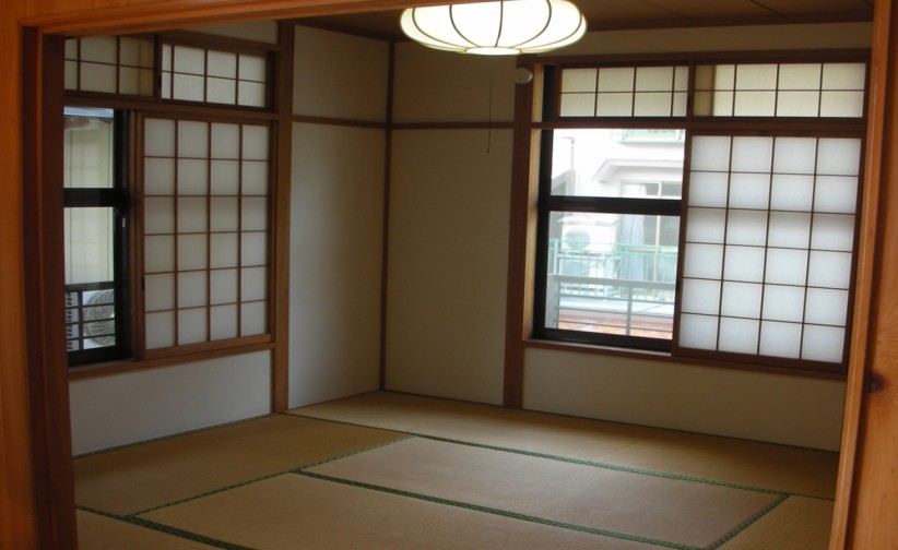 民泊　貸別荘　ゆずの木の部屋から水窪まつりを眺める