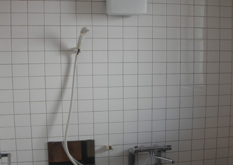 民泊・貸別荘　ゆずの木の広々としたシャワールーム