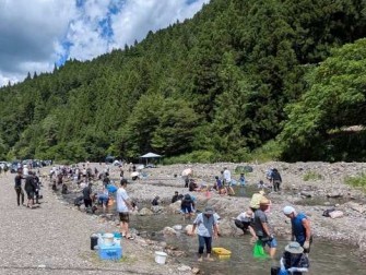 水窪町の宿泊施設　一棟貸しの貸別荘ゆずの木で楽しめる地域のイベント　水窪町のヤマメつかみ取り大会